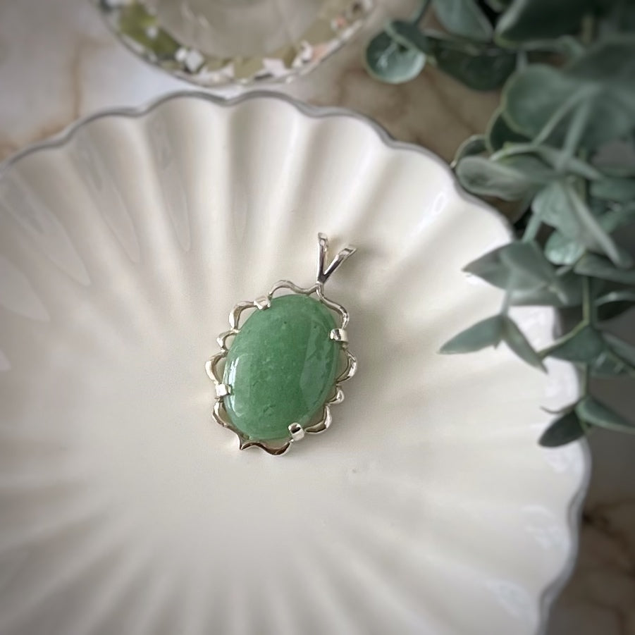 Aventurine Quartz Scalloped Edge Pendant